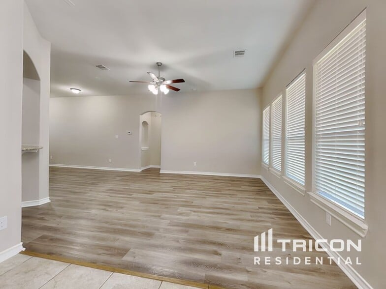 Building Photo - 2211 Leonetti Ln
