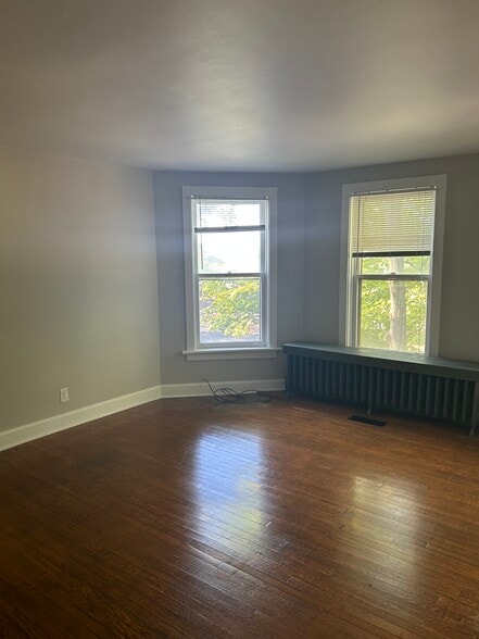 Building Photo - 1360 S Arch Ave