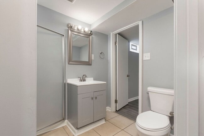 Building Photo - 3704 Greenwich Rd