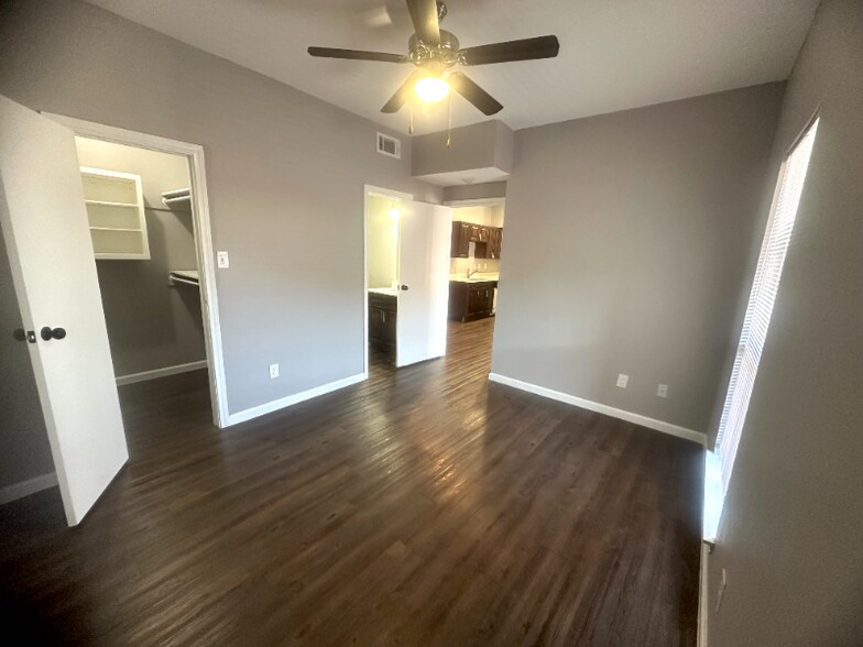 Building Photo - 8800 Westplace Dr