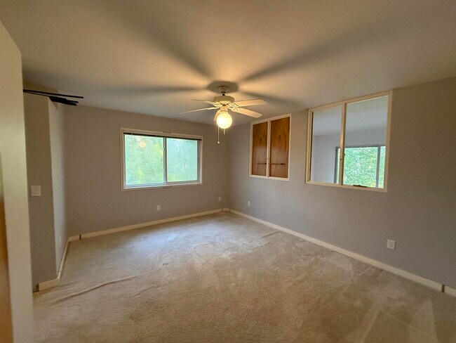Building Photo - 1828 S Magnolia Dr