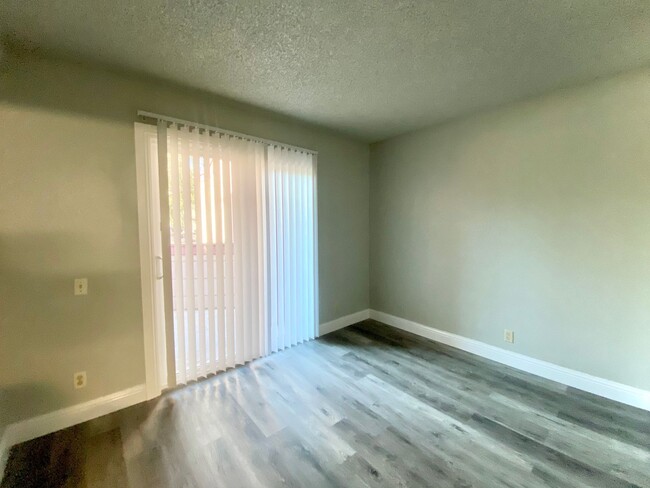 Building Photo - Beautifully Remodeled 3-Bedroom Condo! - W...