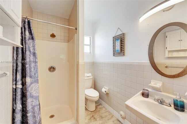 Building Photo - 107 Stirling Rd