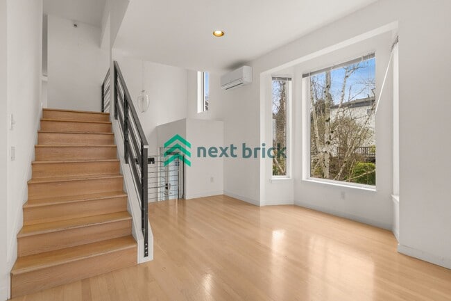 Building Photo - 3 BED & 3 BATH SINGLE FAMILY HOUSE FOR RENT