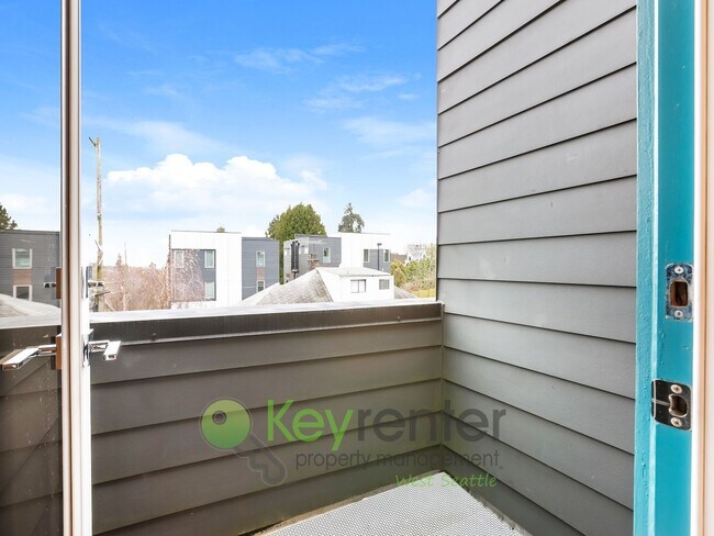Building Photo - Bright, Modern Townhome Steps from Ballard Dining and Cafes