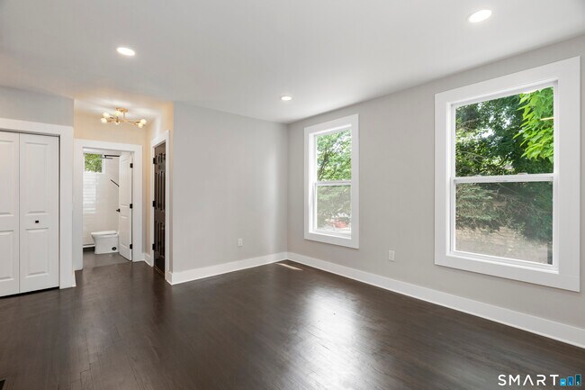 Building Photo - 492 Lombard St