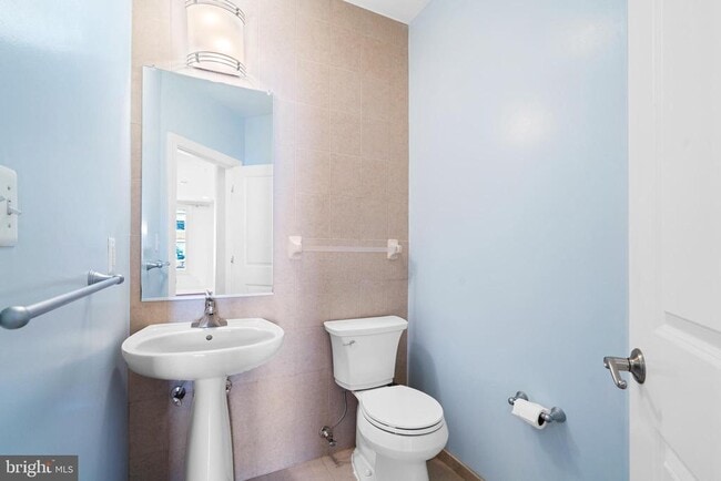 Building Photo - 1350 Monroe St NW