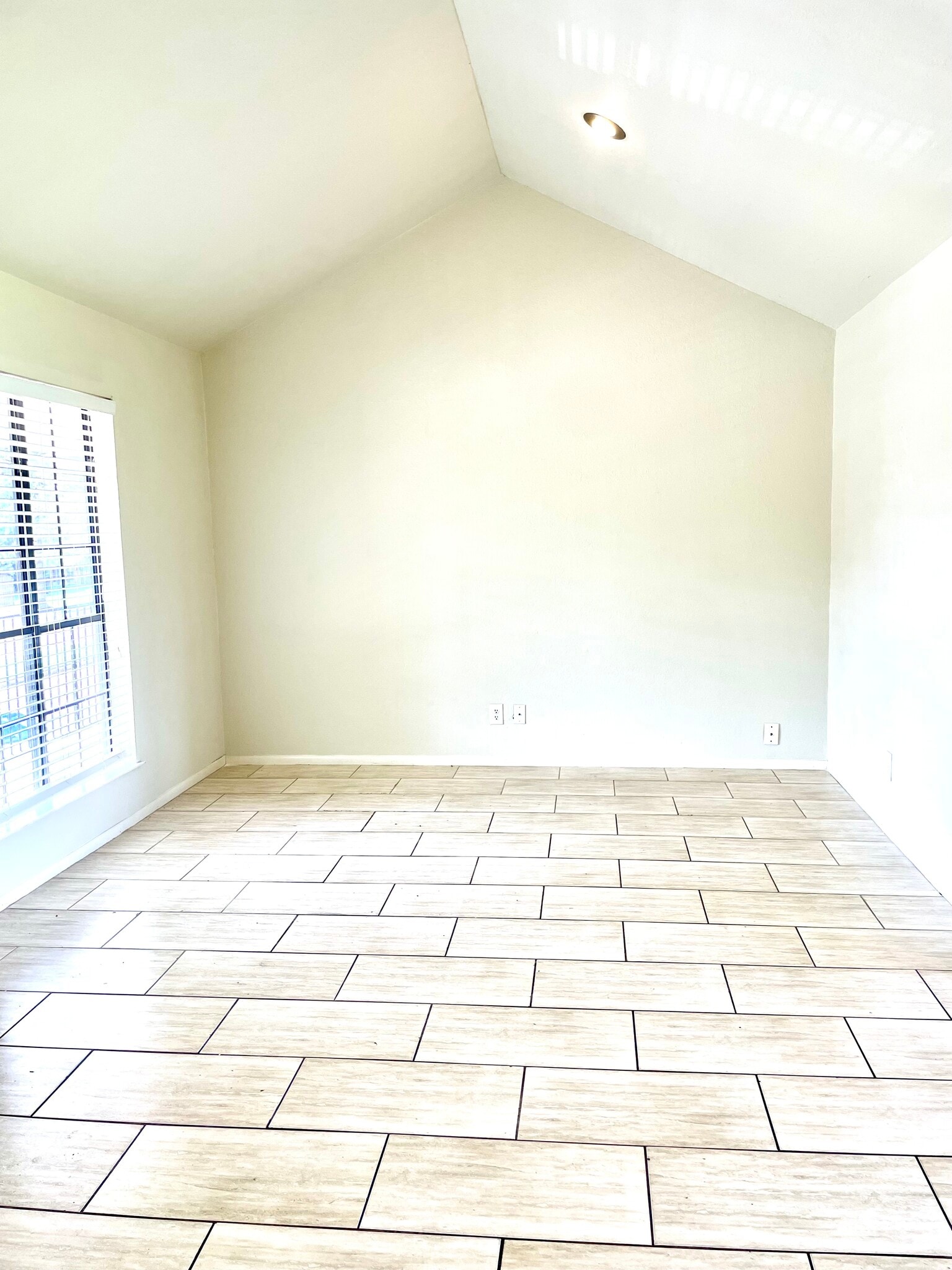 Building Photo - 6050 Alpine Cir