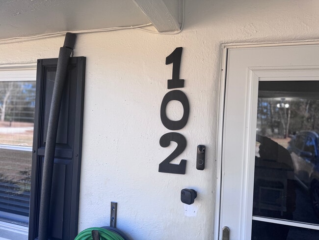 Building Photo - 102 Gracie St