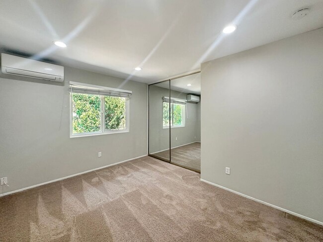 Building Photo - Charming 2BD/1BA Home in San Carlos W/ A/C...