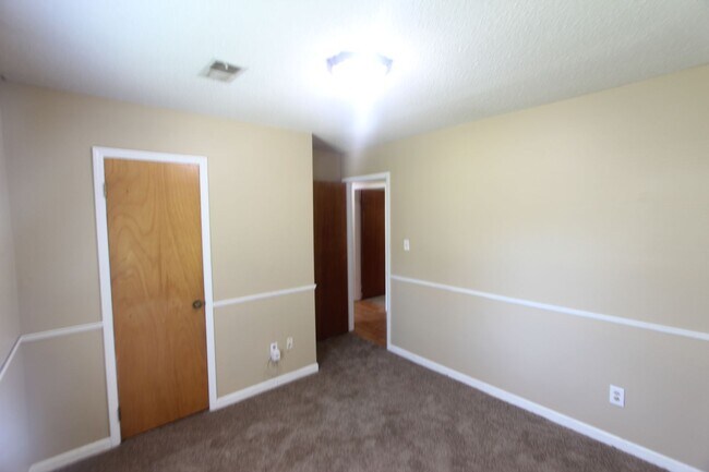 Building Photo - New On The Market with Fresh Updates!! Better Hurry!!