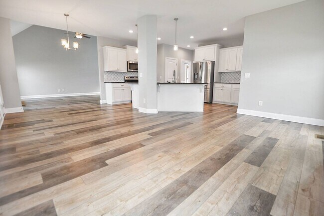 Building Photo - Pet Friendly Three Bedroom with Bonus!