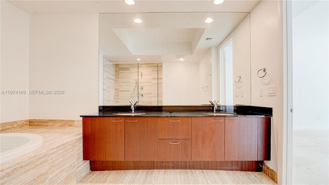 Building Photo - 16001 Collins Ave