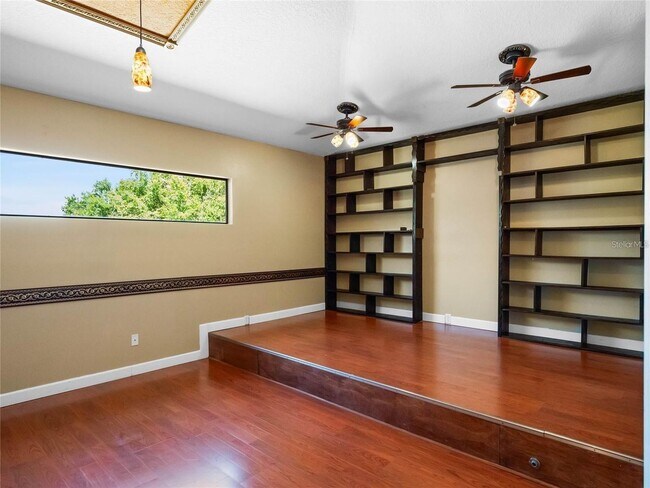 Building Photo - St Cloud Beauty