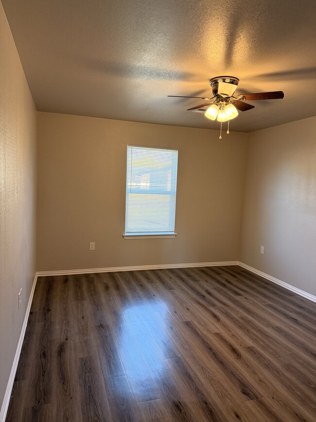 Building Photo - 713 Pemberly