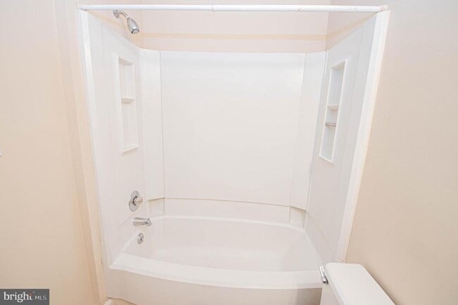 Building Photo - 804 College Ln