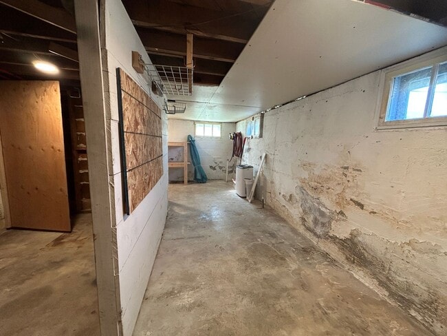 Building Photo - Cozy 2 Bed, 1 Bath Cottage in the Heart of Hamilton