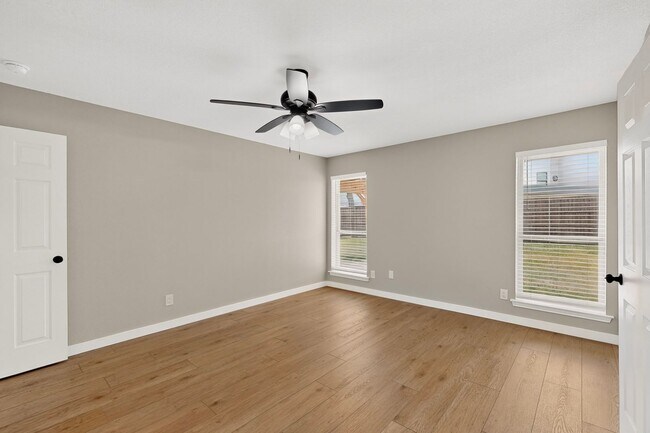 Building Photo - Newly Renovated Home In Grapevine Ready To Be Yours!!!!