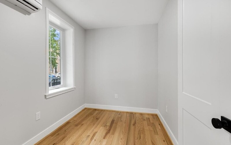 Building Photo - 1916 Poplar St