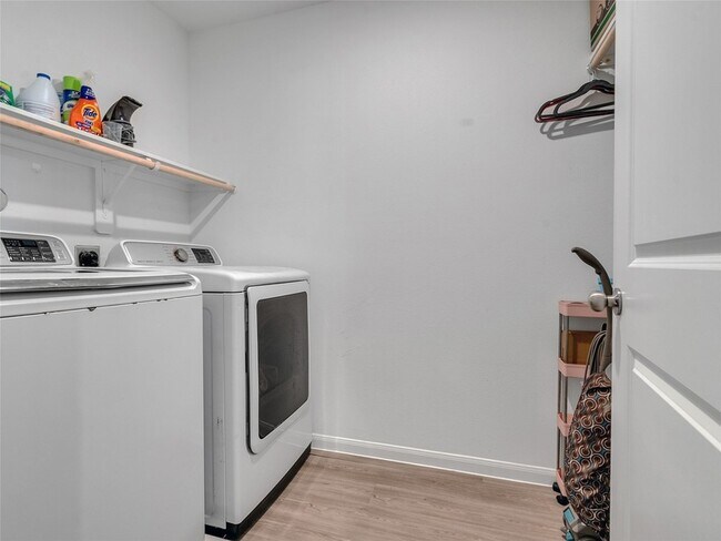 Building Photo - 25623 Balsamroot Dr