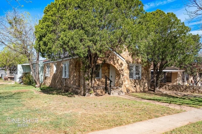 Building Photo - 1102 Cypress St