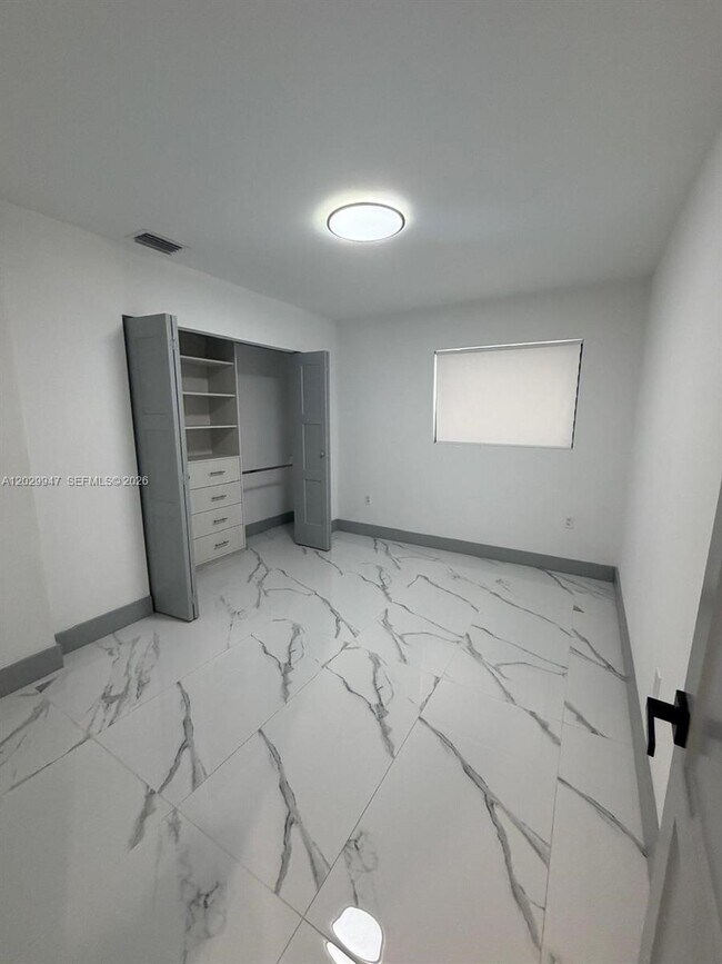 Building Photo - 5350 NW 174th Dr