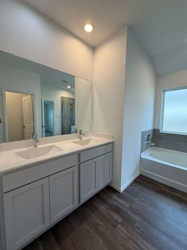 Building Photo - 5037 Almond Ter Dr