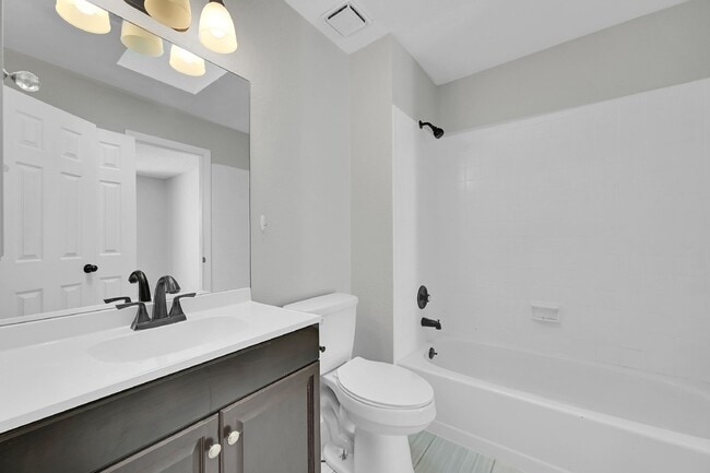Building Photo - 3 Bed/1.5 Bath - Townhome in Colorado Spri...