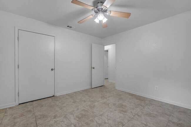 Building Photo - NW Tallahassee Duplex