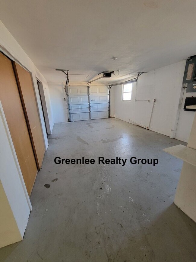 Building Photo - 4542-Grand