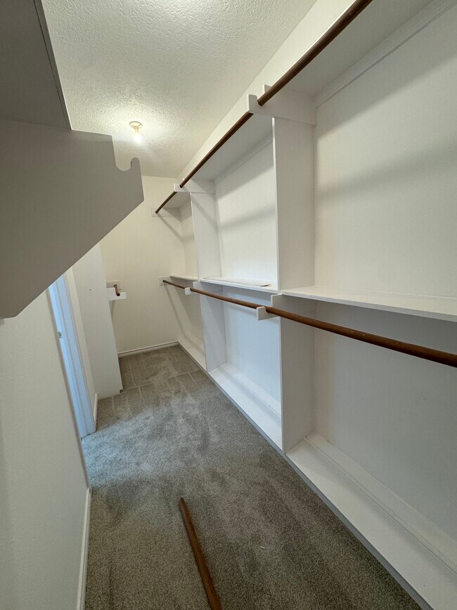 Building Photo - 201 Pebble Springs Ln