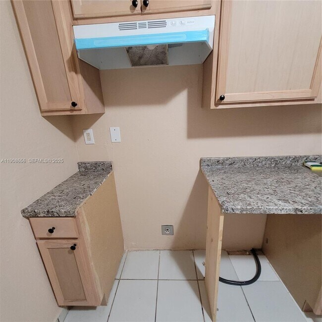 Building Photo - 5100 SW 41st St