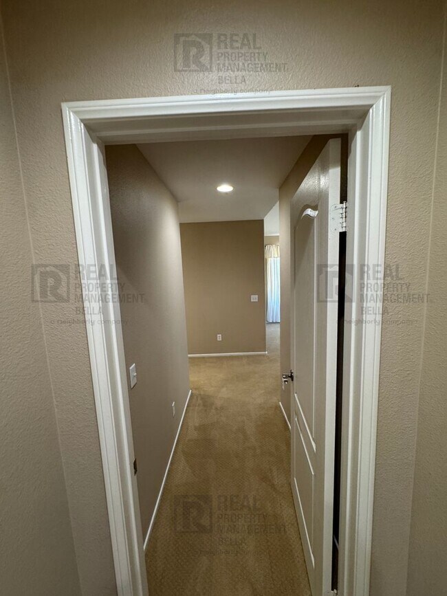 Building Photo - 756 Conlon Dr