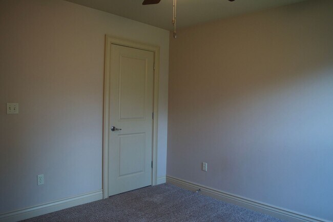 Building Photo - Marvelous 3 Bedroom House In Mill Creek Ma...
