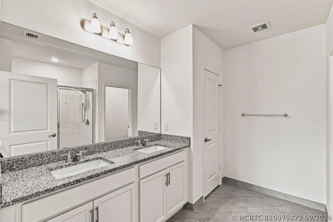 Building Photo - 226 SW Milburn Cir