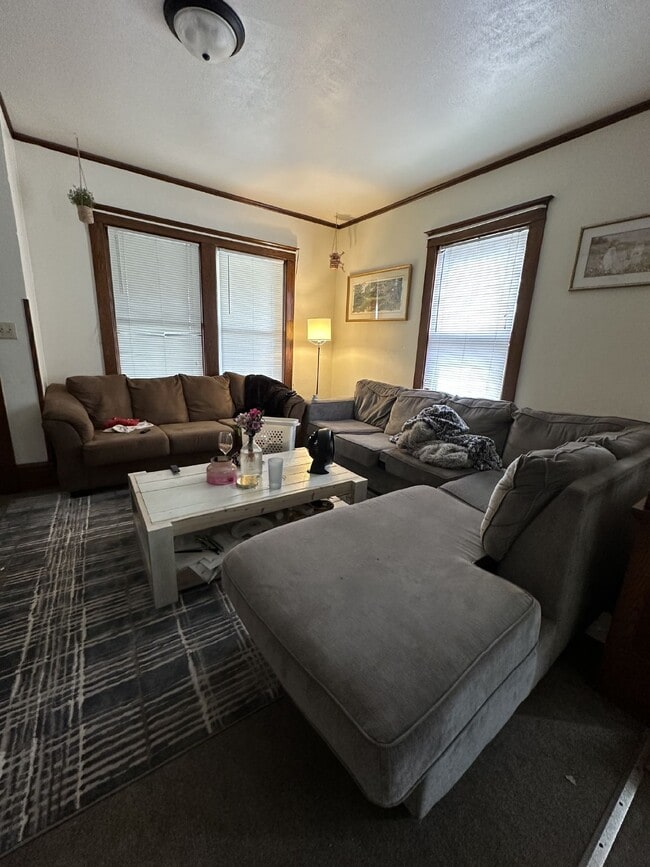 Building Photo - 3 bed 1 bath near UWEC!
