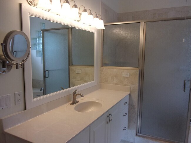 Building Photo - 512 Boxwood Pl