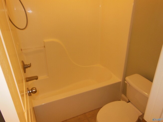 Building Photo - 2604 Little Cove Rd