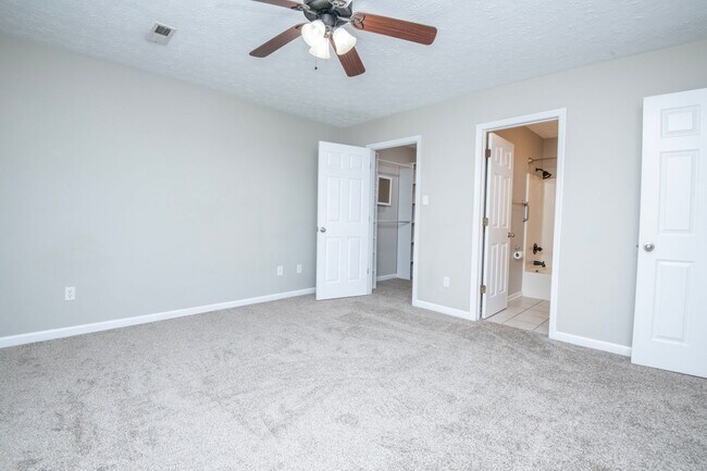 Building Photo - Knoxville 37922 - 3 bedroom, 2 bath with fenced-in yard - Call Susan Niedergeses (865) 300-4722