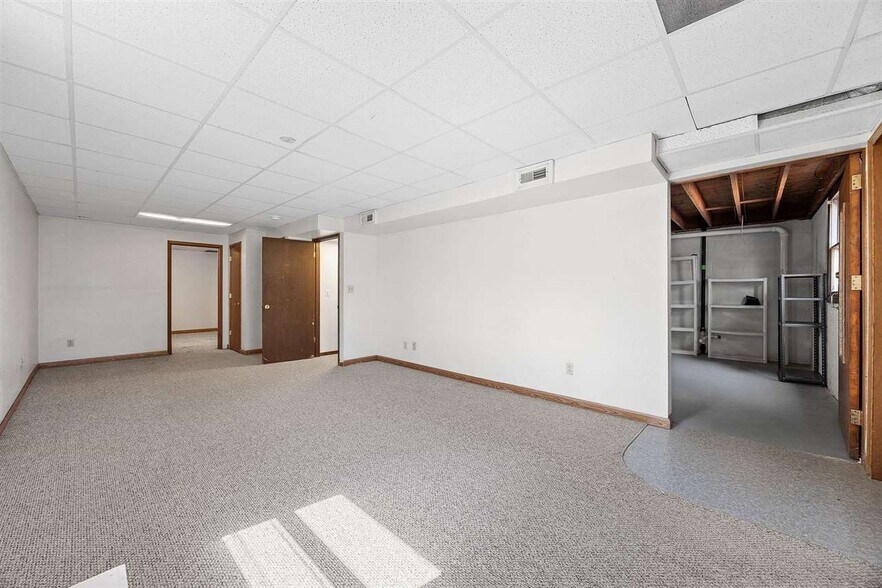 Building Photo - 1564 Prairie du Chien Rd