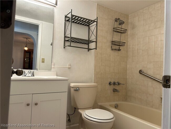 Building Photo - 603 Manor Cir