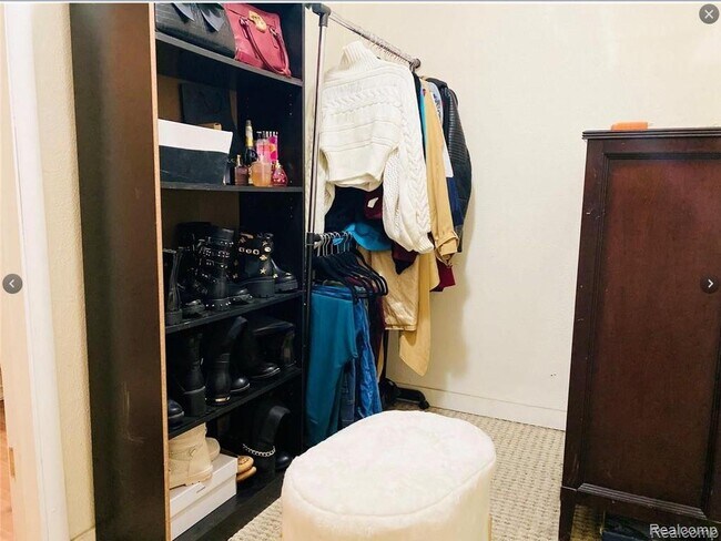 Building Photo - 11227 Packard Ave