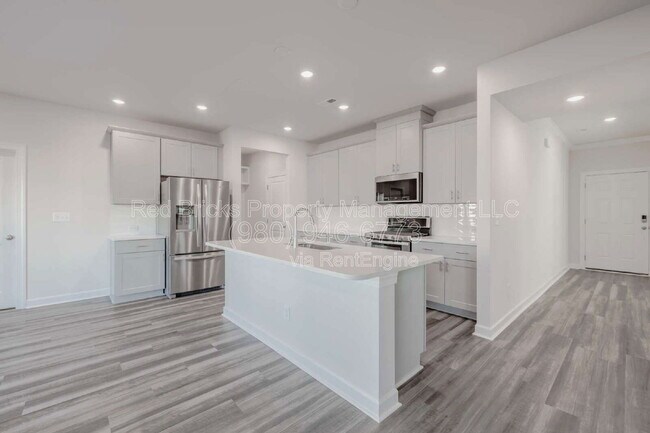 Building Photo - 11910 Silverheel Ln