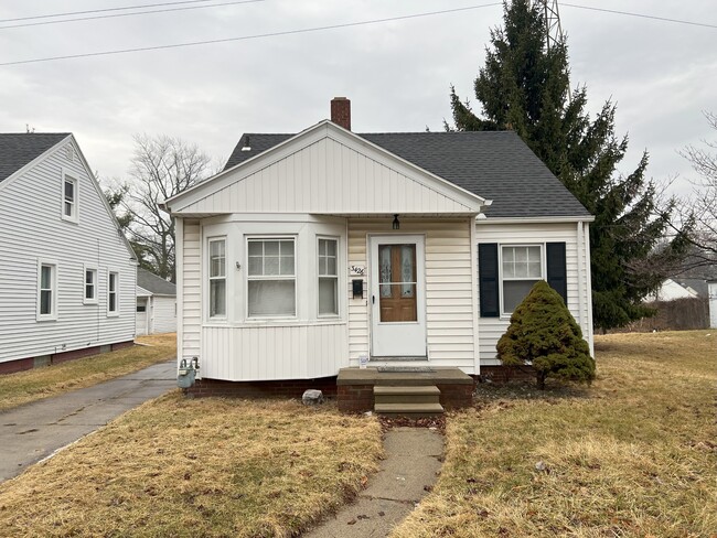 Primary Photo - 3426 Bellevue Rd