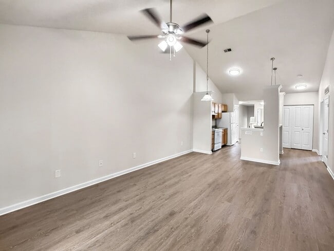 Building Photo - 705 Beachfront Dr