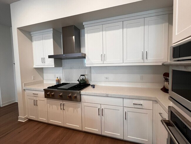 Building Photo - Luxury Condo in Lexington at Central Park West - Available Beginning of September!!