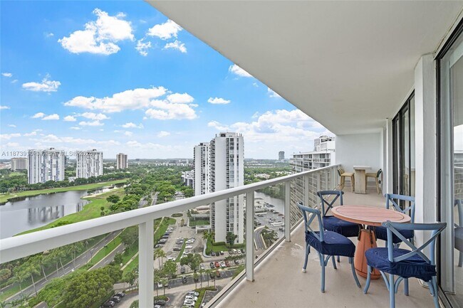 Building Photo - 3731 N Country Club Dr