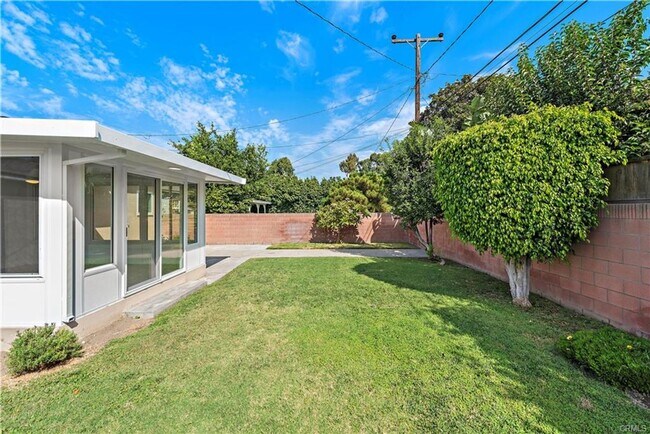 Building Photo - Charming Lakewood Home