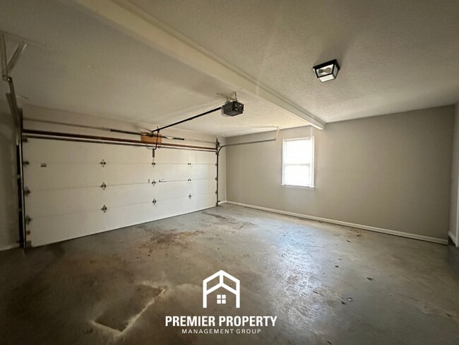 Building Photo - Spacious 4BR Cordova Home w/ Brick Fireplace, 2 Dining Areas & Covered Patio