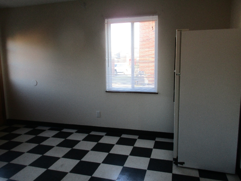 Building Photo - 1862 Kentwell Rd